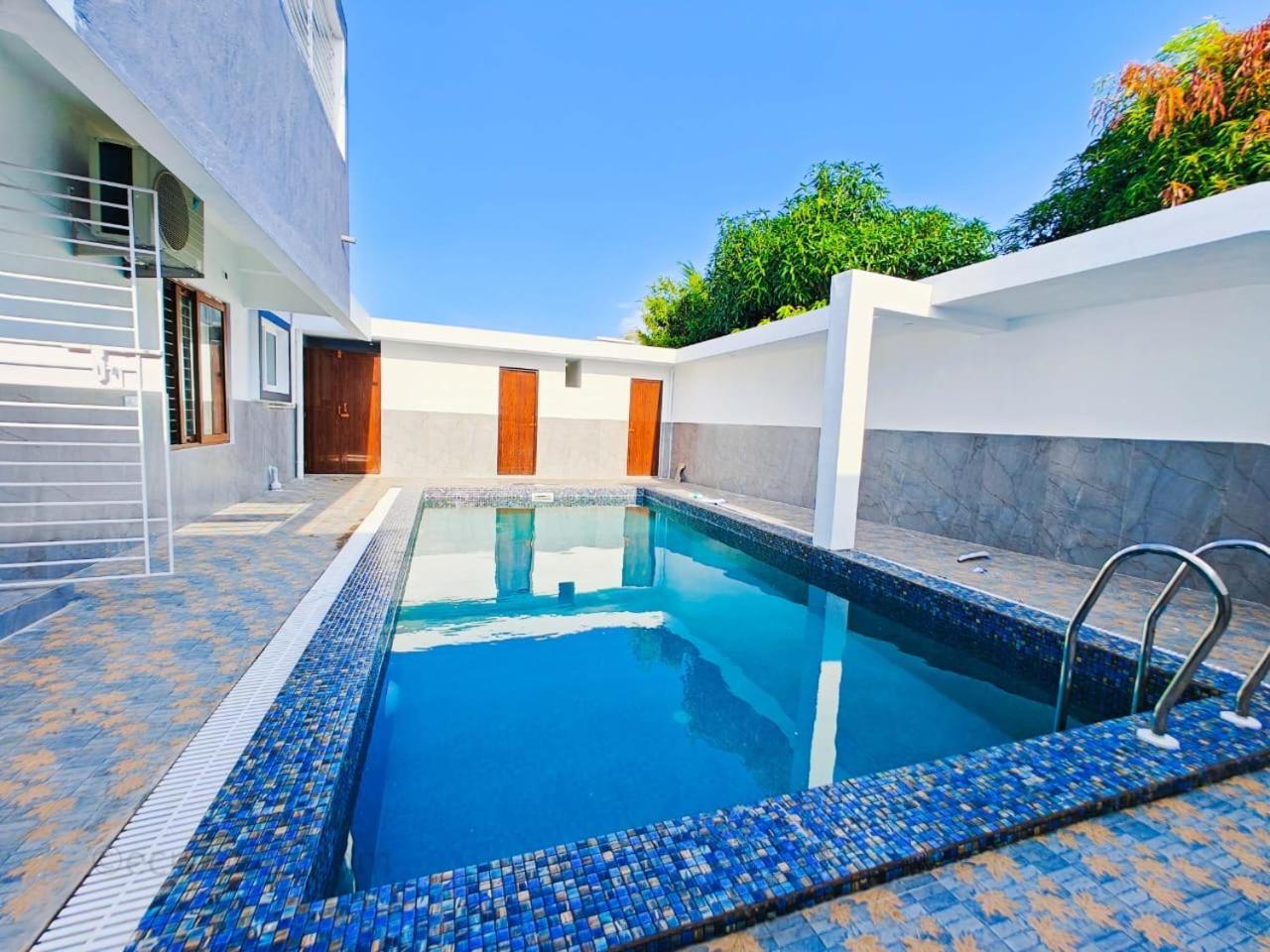 Rini Resort Chennai Extérieur photo